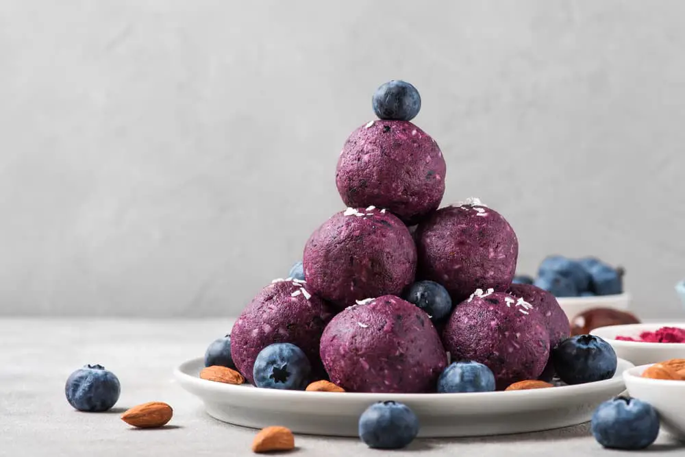 Anti-Inflammatory Snack  with blueberies